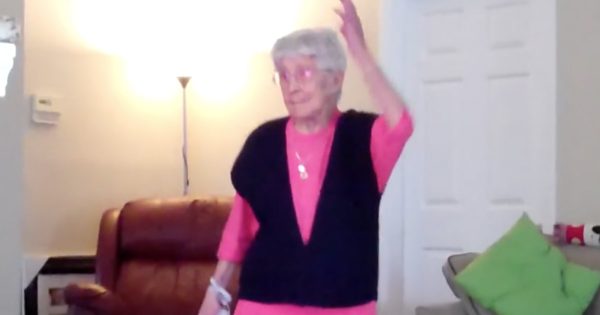 97-Year-Old Dances The Charleston Along With Wii Just Dance 2