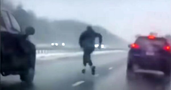 Man Must Dodge Traffic To Rescue A Driver In Danger