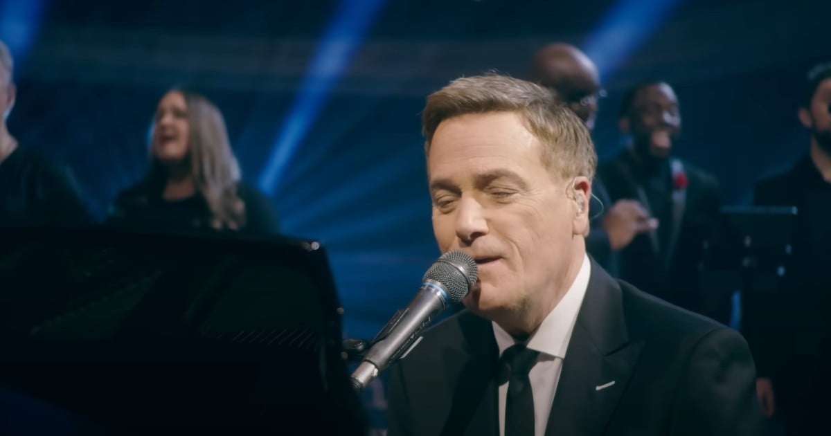 michael w. smith performs